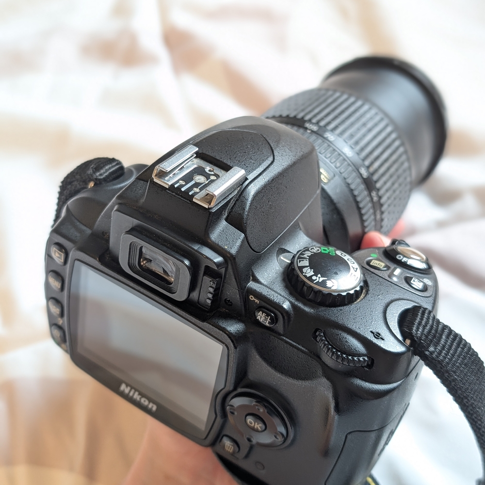 Nikon Black DSLR Camera W/ Flash and Charger Nikkor 18-105 mm VR Lens - Picture 6 of 10